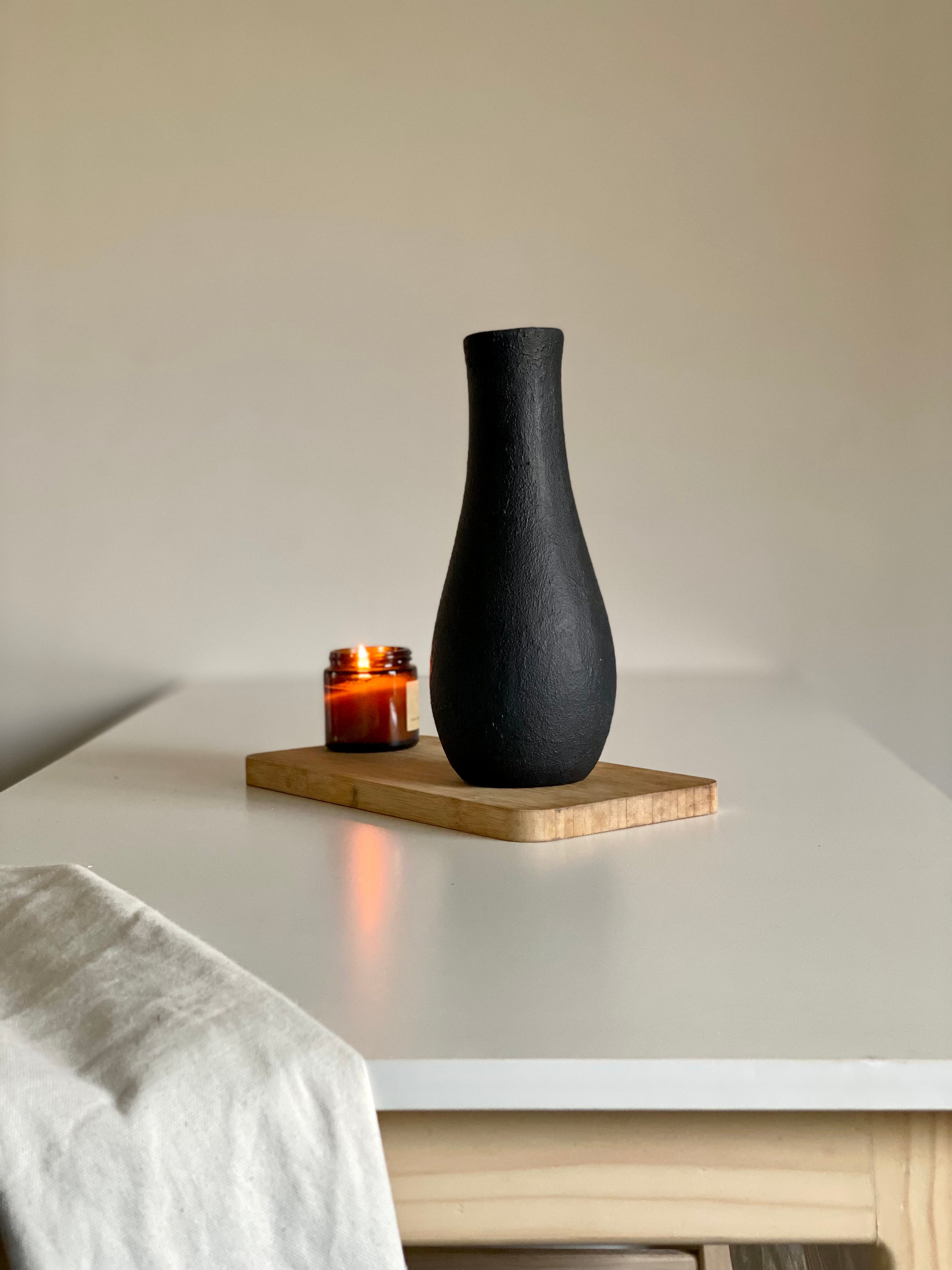 Textured neck vase – black