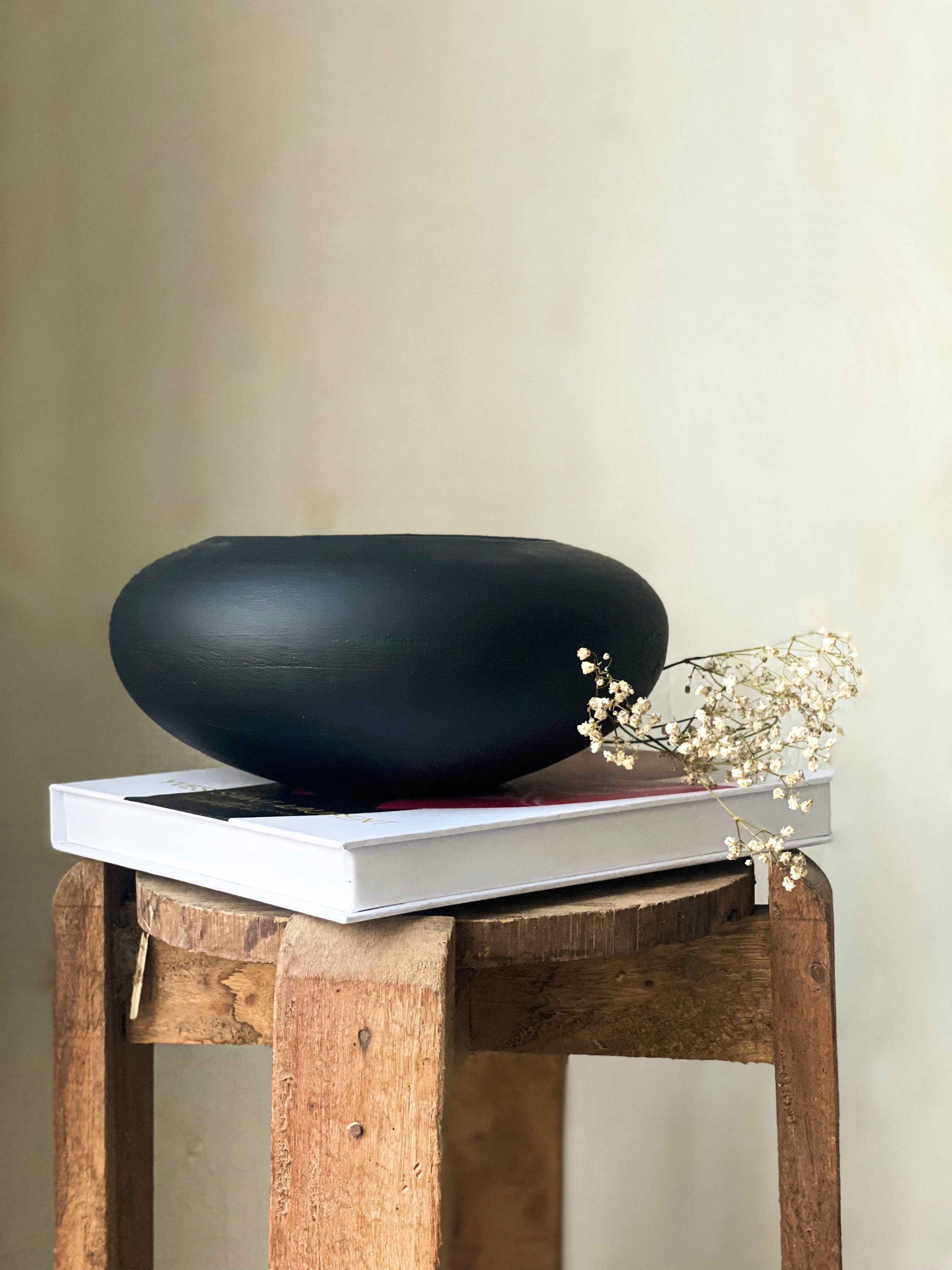 Sable Round Vase – Black