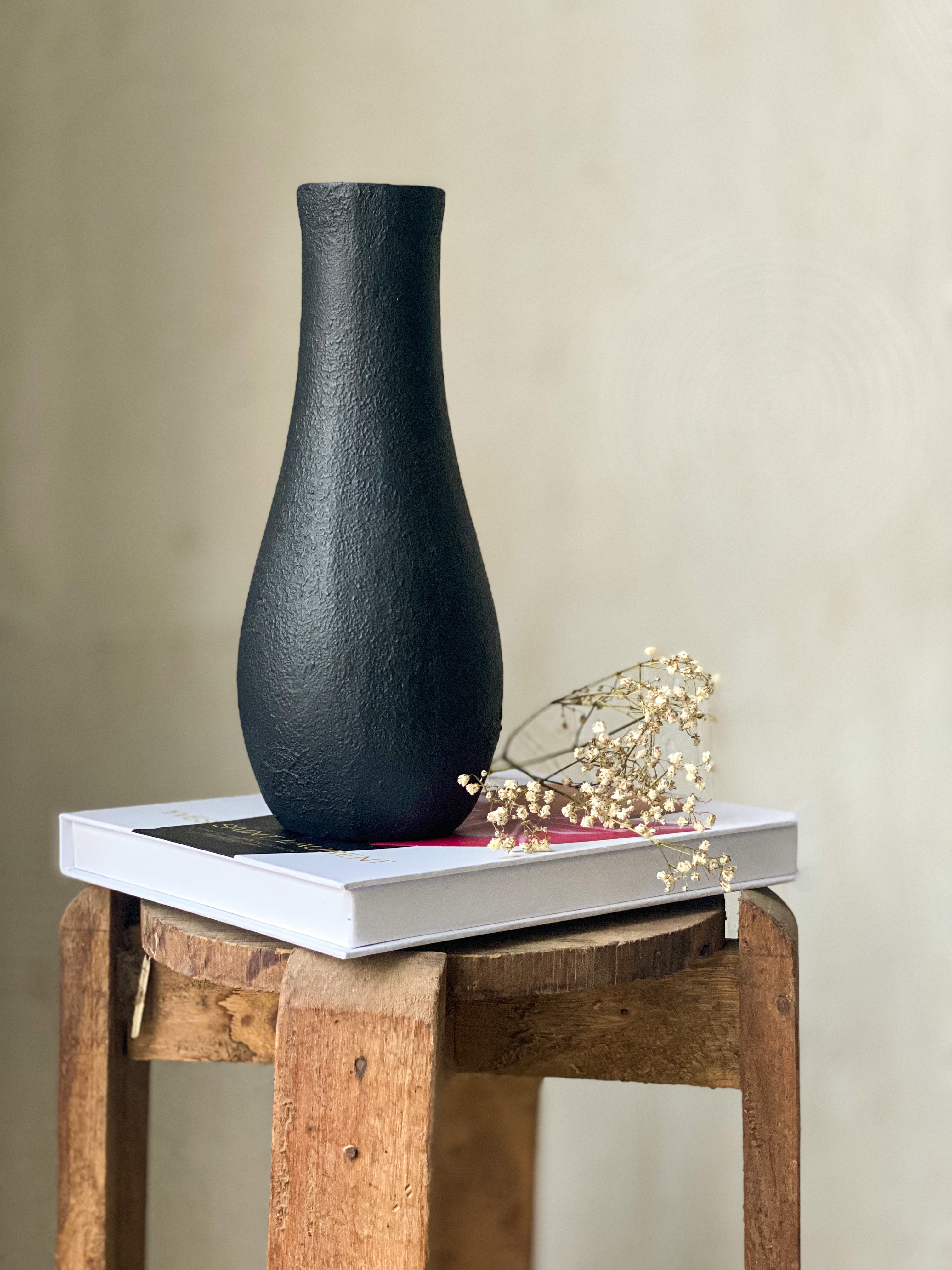 Textured neck vase – black